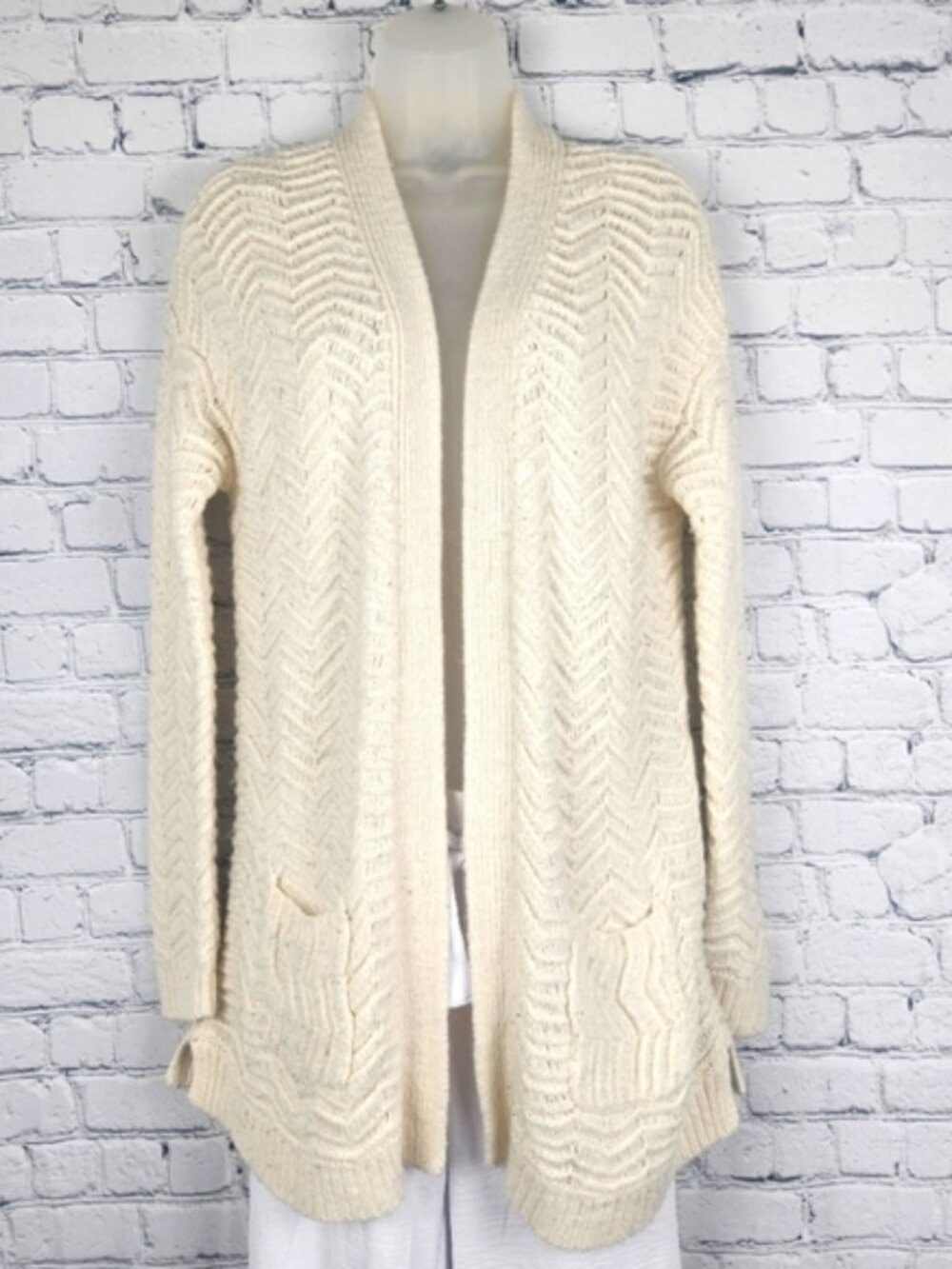 Mossimo Size XL Cream Cardigan Sweater